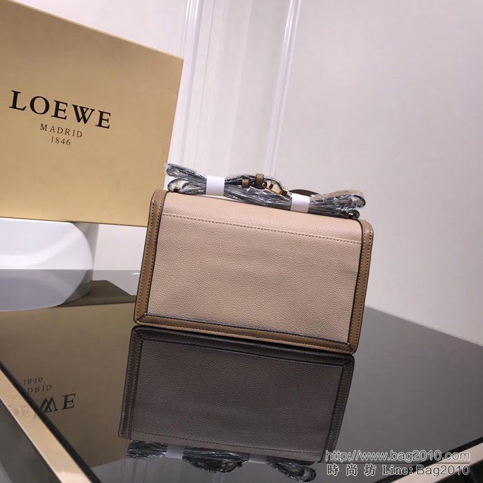 LOEWE羅意威 原單品質 Barcelona三角包 0158 最新概念款 小牛皮荔枝紋 肩背斜挎包  jdl1186